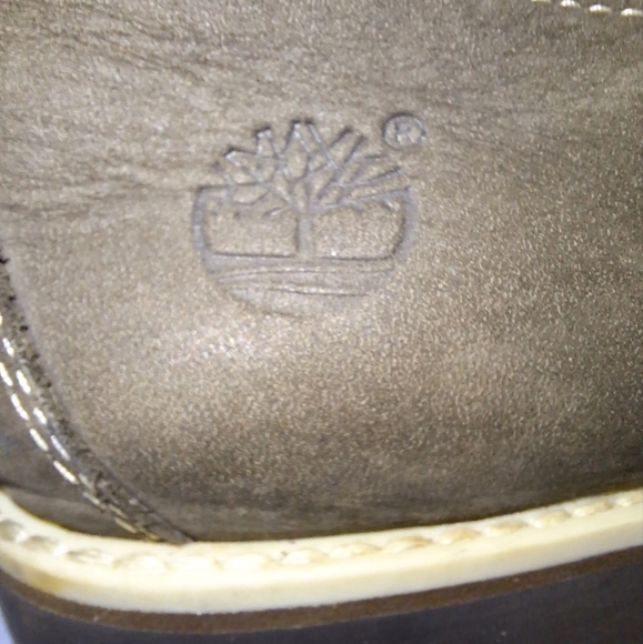 Girls Timberland 14" grey boots in a size 5.5. Pre-loved with a couple of flaws - Picture 6 of 11